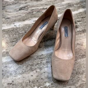 PRADA Milano Italy Tan Beige Suede Pumps size 39.5 (9.5)